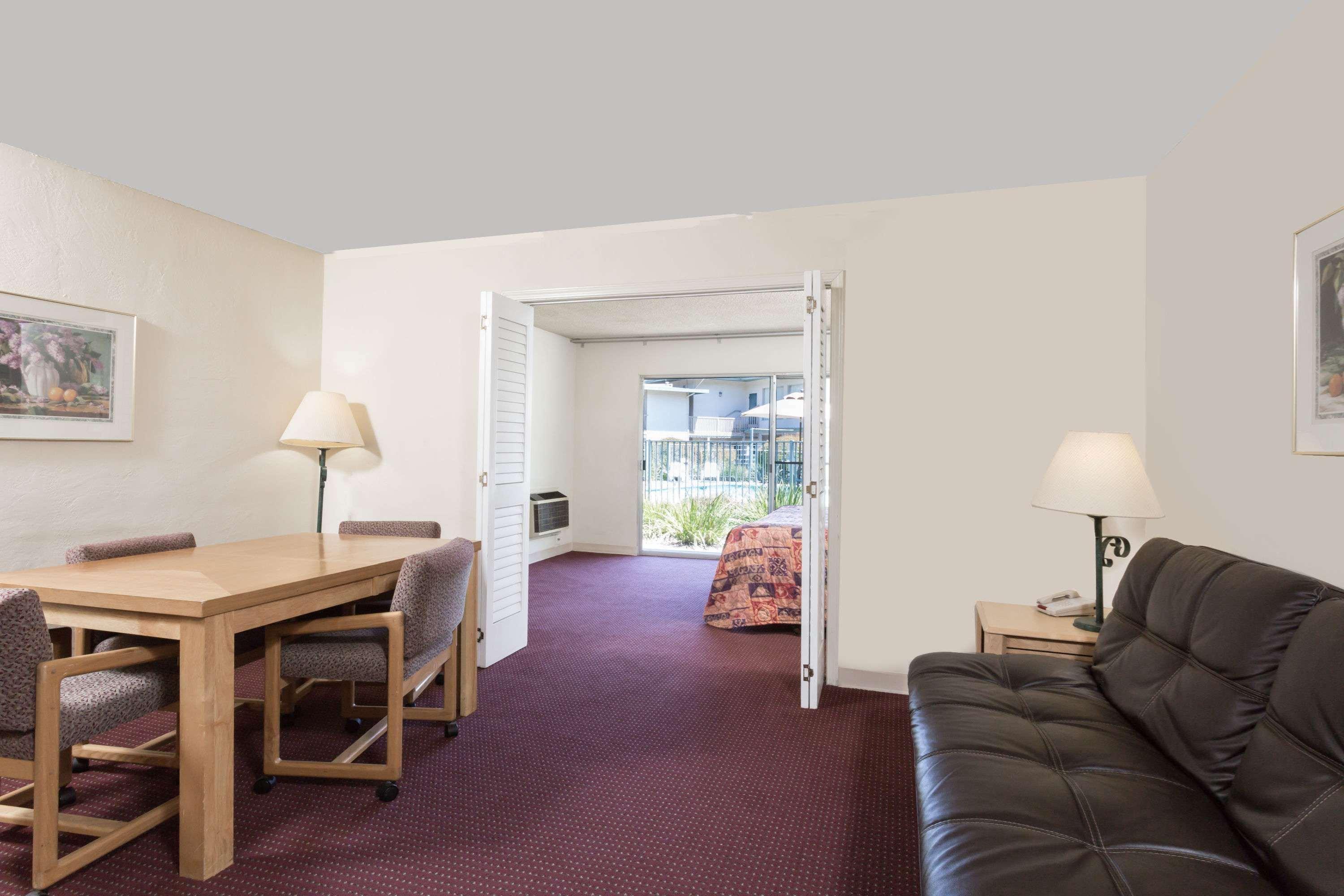 Days Inn By Wyndham Novato/San Francisco Εξωτερικό φωτογραφία