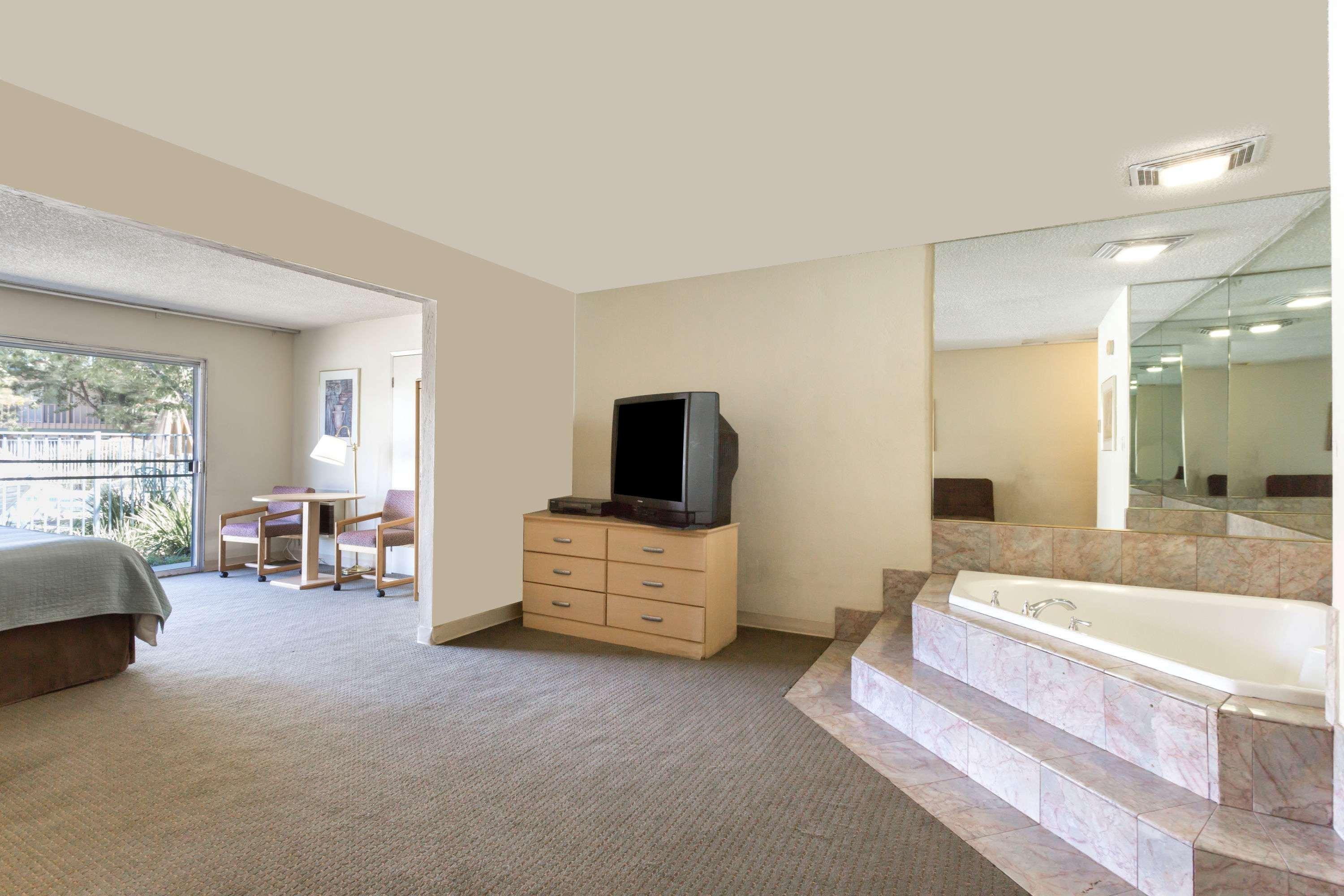 Days Inn By Wyndham Novato/San Francisco Εξωτερικό φωτογραφία